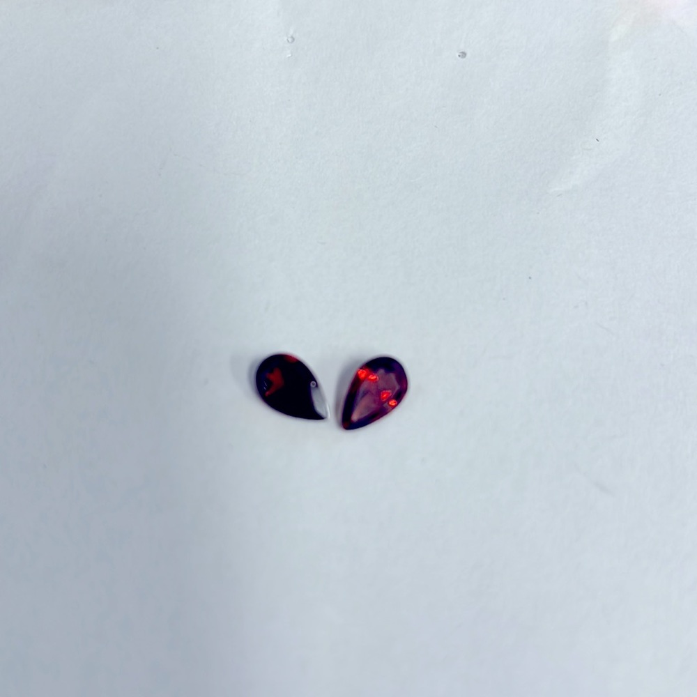 2 Genuine pear shape Garnet stones , this pair is perfect for earrings. 2ct tw